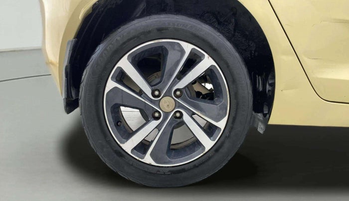 2020 Tata ALTROZ XZ PETROL, Petrol, Manual, 92,144 km, Right Rear Wheel