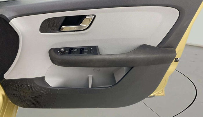 2020 Tata ALTROZ XZ PETROL, Petrol, Manual, 92,144 km, Driver Side Door Panels Control