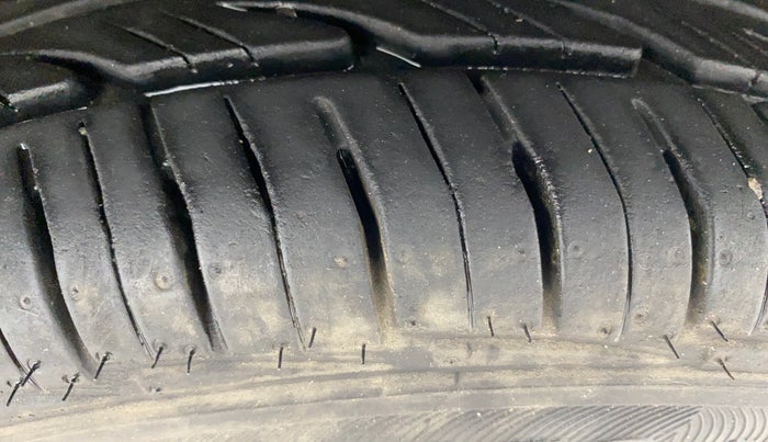 2014 Maruti Alto 800 LXI, Petrol, Manual, 35,634 km, Left Rear Tyre Tread