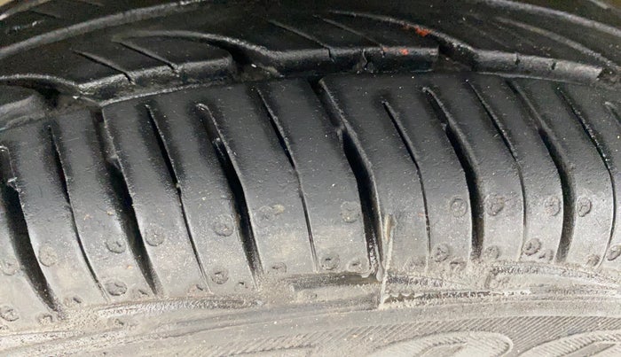 2014 Maruti Alto 800 LXI, Petrol, Manual, 35,634 km, Left Front Tyre Tread