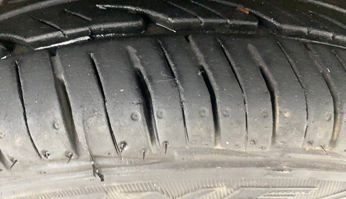 2014 Maruti Alto 800 LXI, Petrol, Manual, 35,634 km, Right Front Tyre Tread