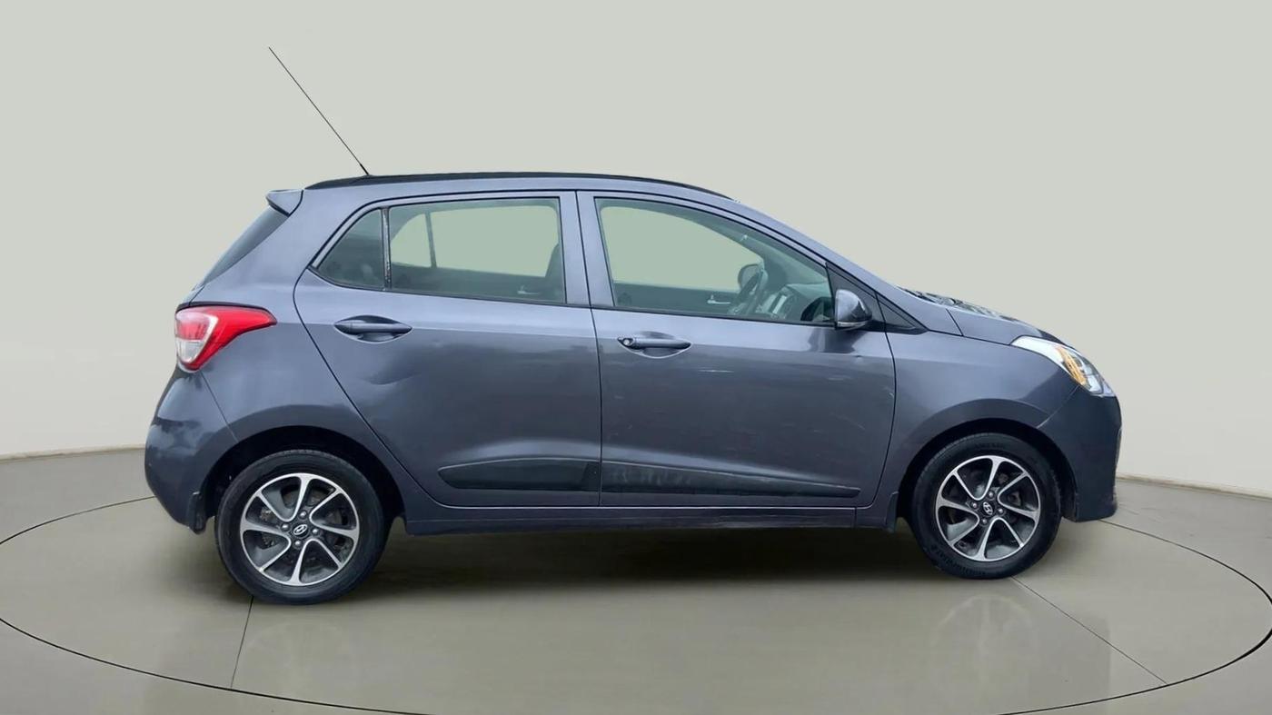 2017 Hyundai Grand i10 SPORTZ (O) AT 1.2 KAPPA VTVT, Petrol, Automatic, 93,942 km, Right Side View