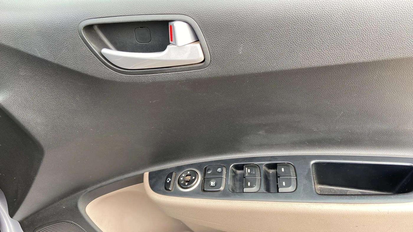 2017 Hyundai Grand i10 SPORTZ (O) AT 1.2 KAPPA VTVT, Petrol, Automatic, 93,942 km, Driver Side Door Panels Control