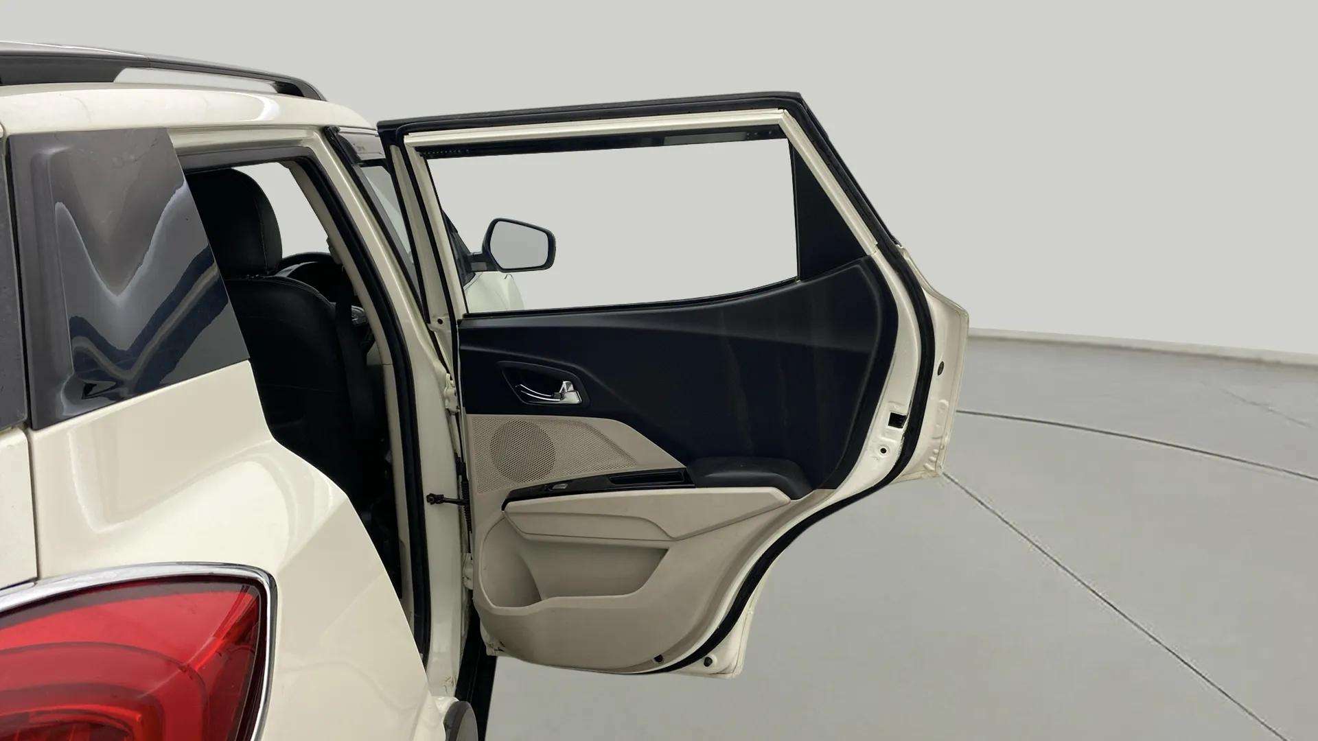 RHS-Rear-Door-Open-33