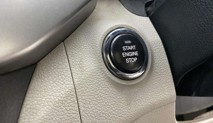 2023 Mahindra XUV300 W8 1.5 DIESEL, Diesel, Manual, 40,240 km, Keyless Start/ Stop Button