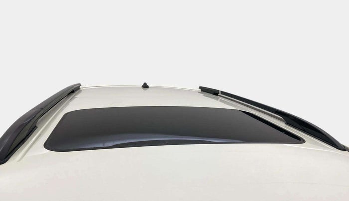 2023 Mahindra XUV300 W8 1.5 DIESEL, Diesel, Manual, 40,240 km, Moonroof/ Sunroof