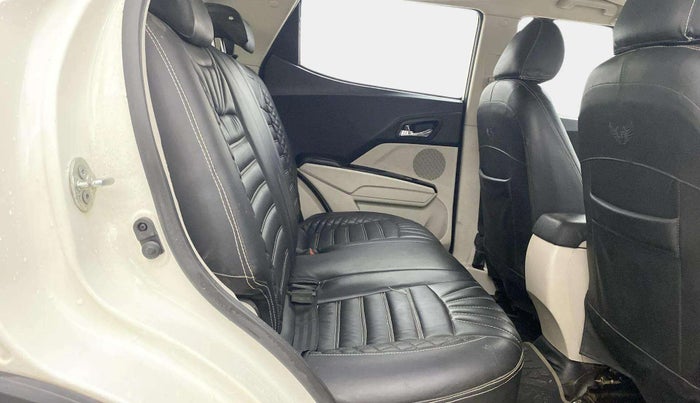 2023 Mahindra XUV300 W8 1.5 DIESEL, Diesel, Manual, 40,240 km, Right Side Rear Door Cabin