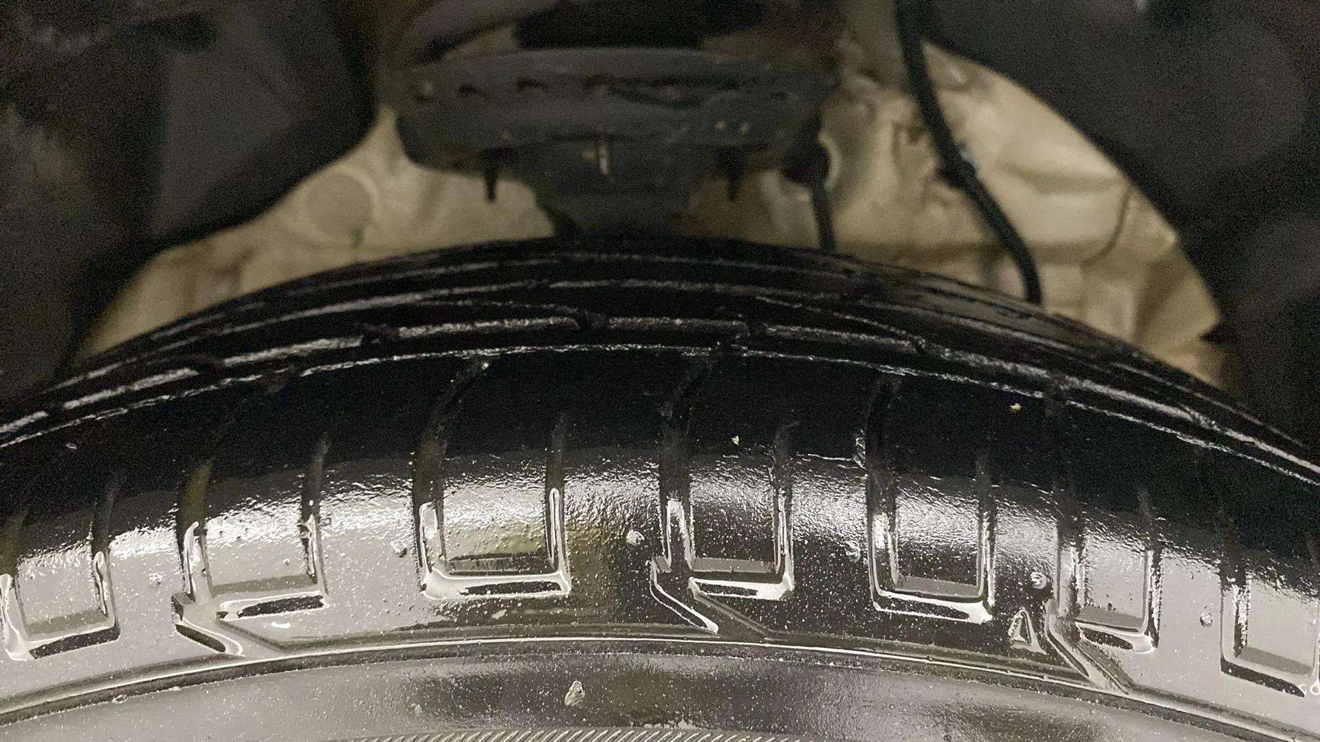 RHS-Front-Tyre-Tread-18