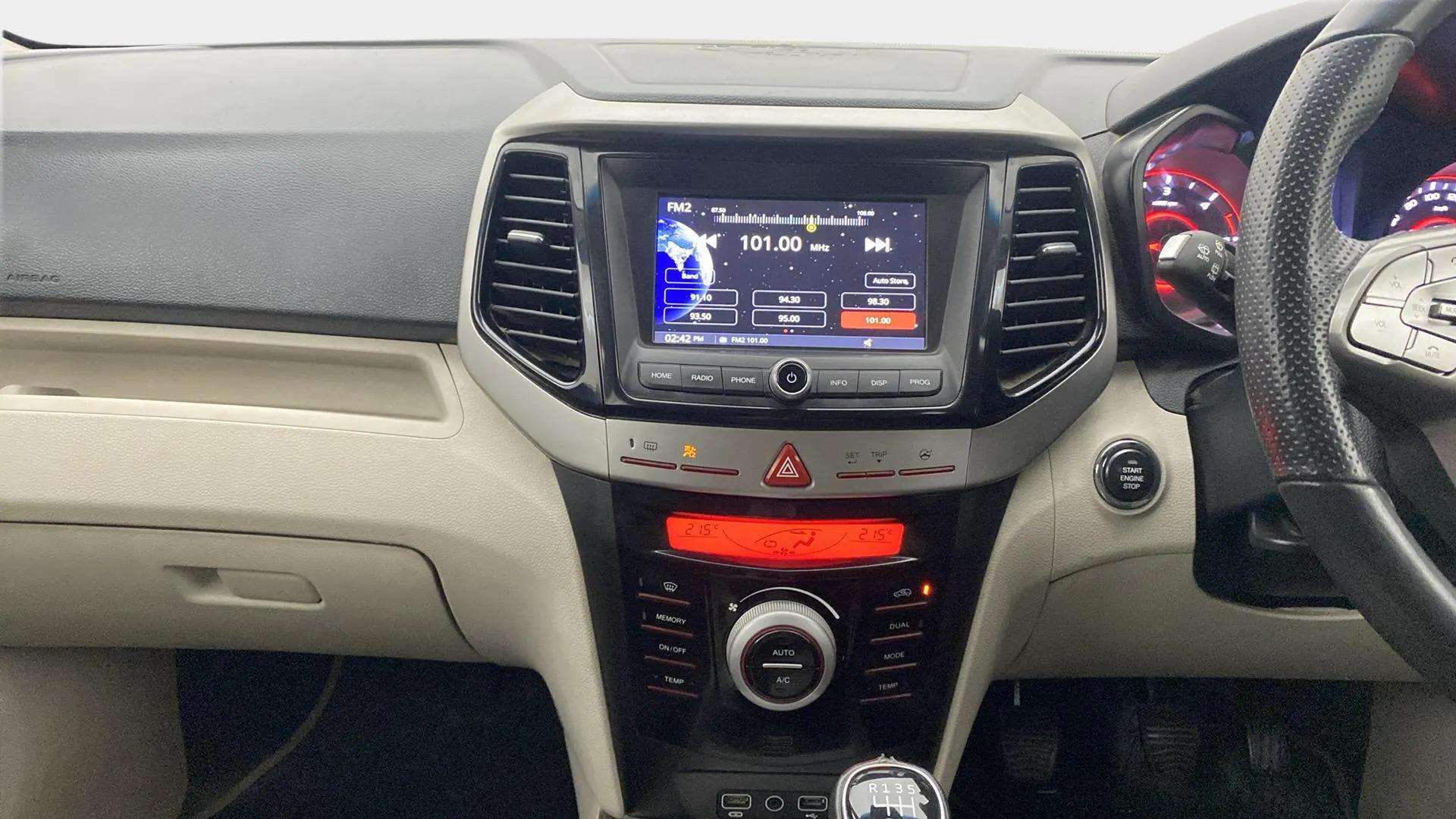 Center-console---infotainment-28