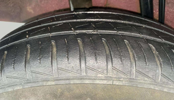 2022 Renault Kwid RXT 1.0, Petrol, Manual, 22,939 km, Right Rear Tyre Tread