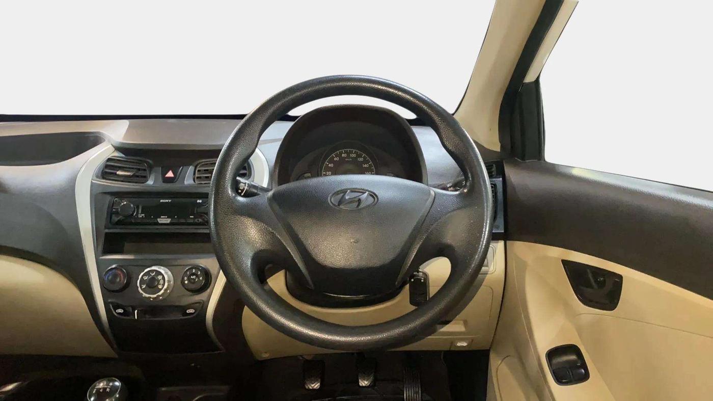 2017 Hyundai Eon ERA +, Petrol, Manual, 97,842 km, Steering Wheel Close Up