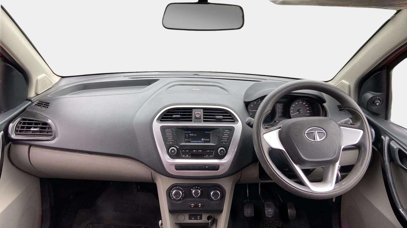 2017 Tata Tiago XT PETROL, Petrol, Manual, 56,802 km, Dashboard