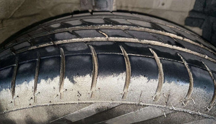 2017 Maruti Swift LDI, Diesel, Manual, 1,26,633 km, Right Front Tyre Tread