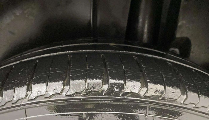 2015 Maruti Ertiga VDI, Diesel, Manual, 71,386 km, Left Rear Tyre Tread