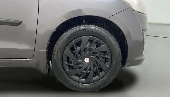 2015 Maruti Ertiga VDI, Diesel, Manual, 71,386 km, Right Front Wheel