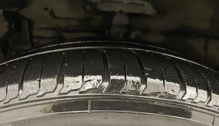 2015 Maruti Ertiga VDI, Diesel, Manual, 71,386 km, Left Front Tyre Tread