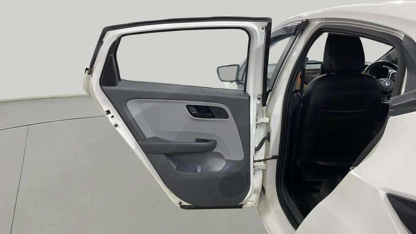 2021 Tata ALTROZ XT PETROL, CNG, Manual, 37,913 km, LHS Rear Door