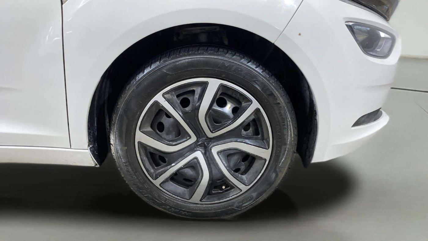 2021 Tata ALTROZ XT PETROL, CNG, Manual, 37,913 km, Right Front Wheel