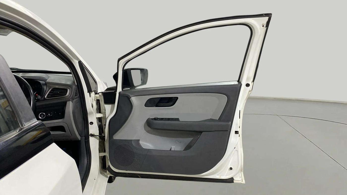 2021 Tata ALTROZ XT PETROL, CNG, Manual, 37,913 km, RHS Front Door