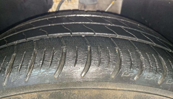 2021 Tata ALTROZ XT PETROL, CNG, Manual, 37,913 km, Left Front Tyre Tread