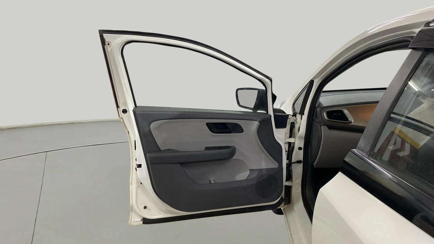 2021 Tata ALTROZ XT PETROL, CNG, Manual, 37,913 km, LHS Front Door