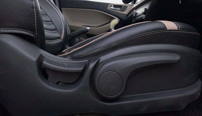 2014 Hyundai i20 ASTA 1.2, Petrol, Manual, 1,21,022 km, Driver Side Adjustment Panel