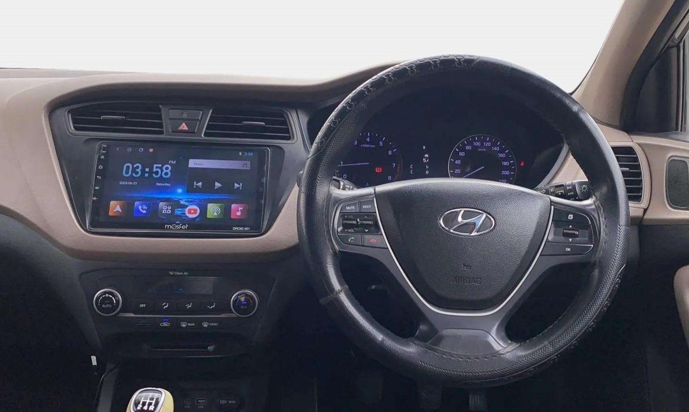 2014 Hyundai i20 ASTA 1.2, Petrol, Manual, 1,21,057 km, Steering Wheel Close Up