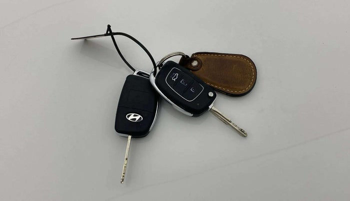 2014 Hyundai Xcent S (O) 1.2, Petrol, Manual, 41,813 km, Key Close Up