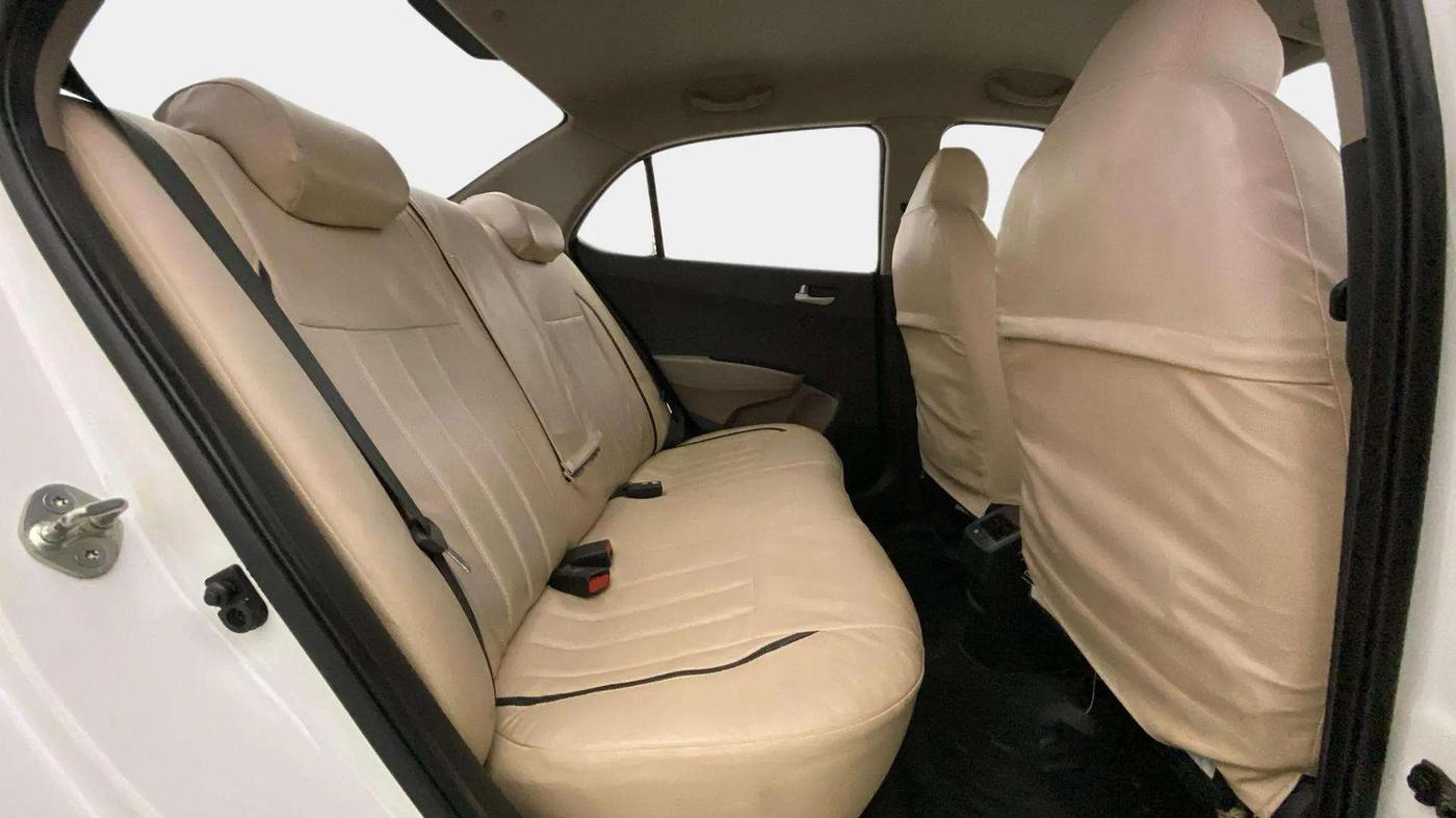 2014 Hyundai Xcent S (O) 1.2, Petrol, Manual, 42,024 km, Right Side Rear Door Cabin