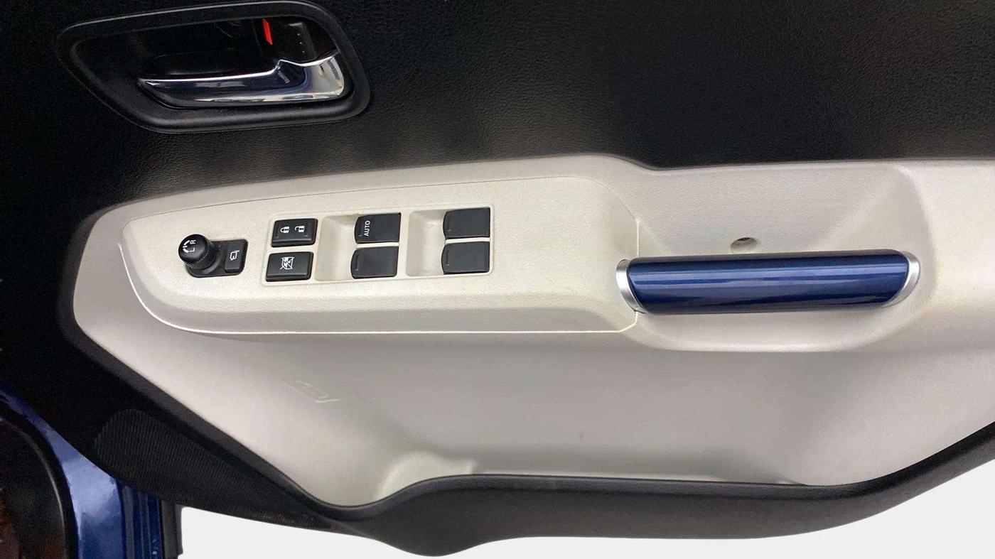 2021 Maruti IGNIS ZETA 1.2, CNG, Manual, 38,338 km, Driver Side Door Panels Control