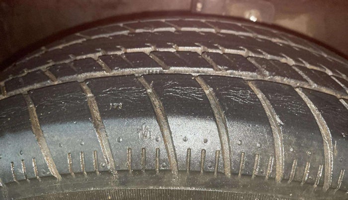 2016 Maruti Celerio VXI CNG, CNG, Manual, 60,896 km, Left Front Tyre Tread