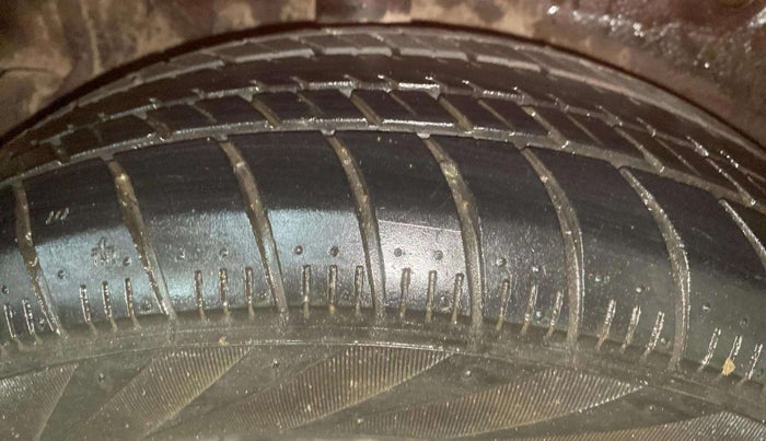 2016 Maruti Celerio VXI CNG, CNG, Manual, 60,896 km, Right Rear Tyre Tread