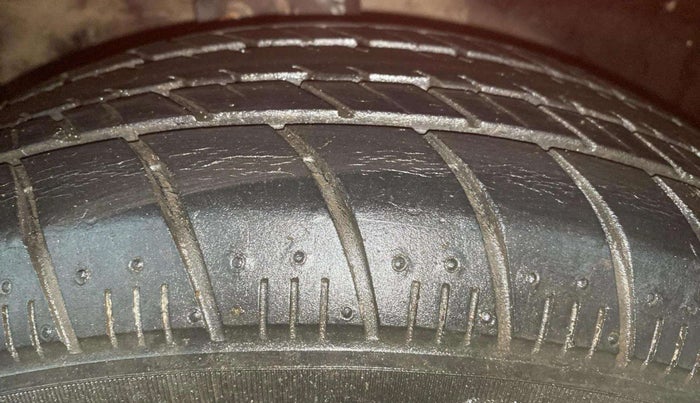 2016 Maruti Celerio VXI CNG, CNG, Manual, 60,896 km, Right Front Tyre Tread