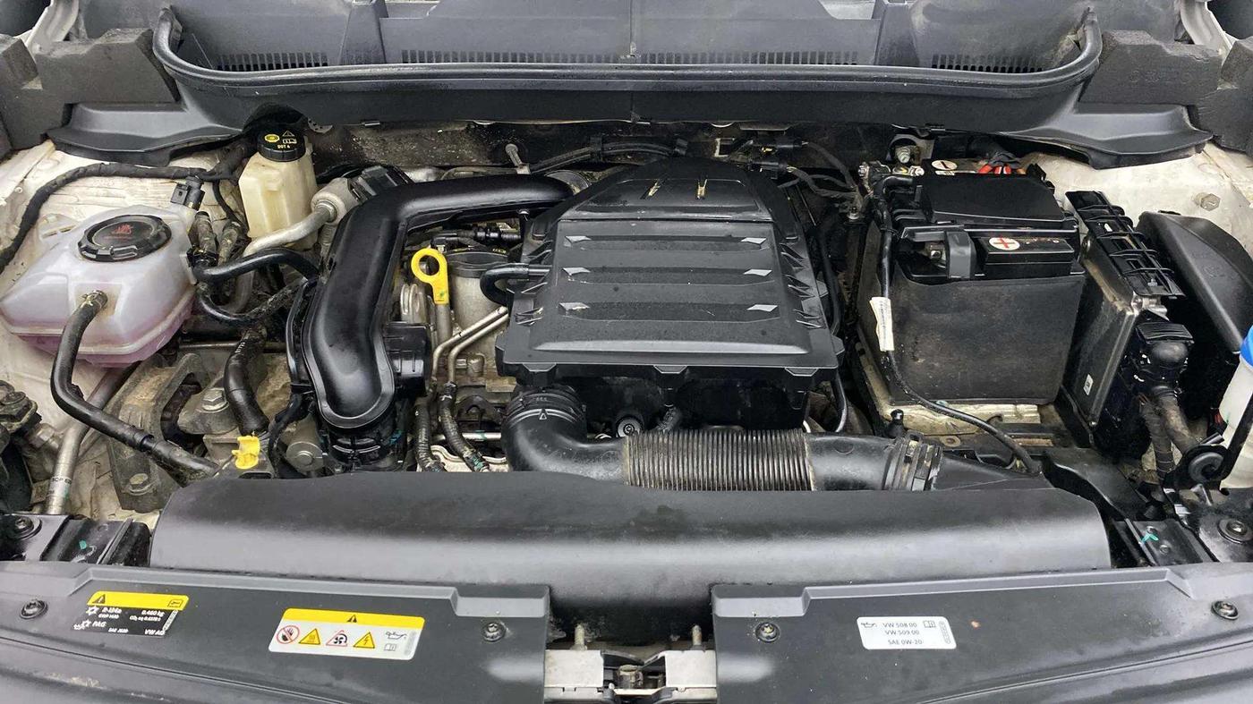 2023 Skoda KUSHAQ AMBITION 1.0L TSI MT, Petrol, Manual, 11,978 km, Engine View