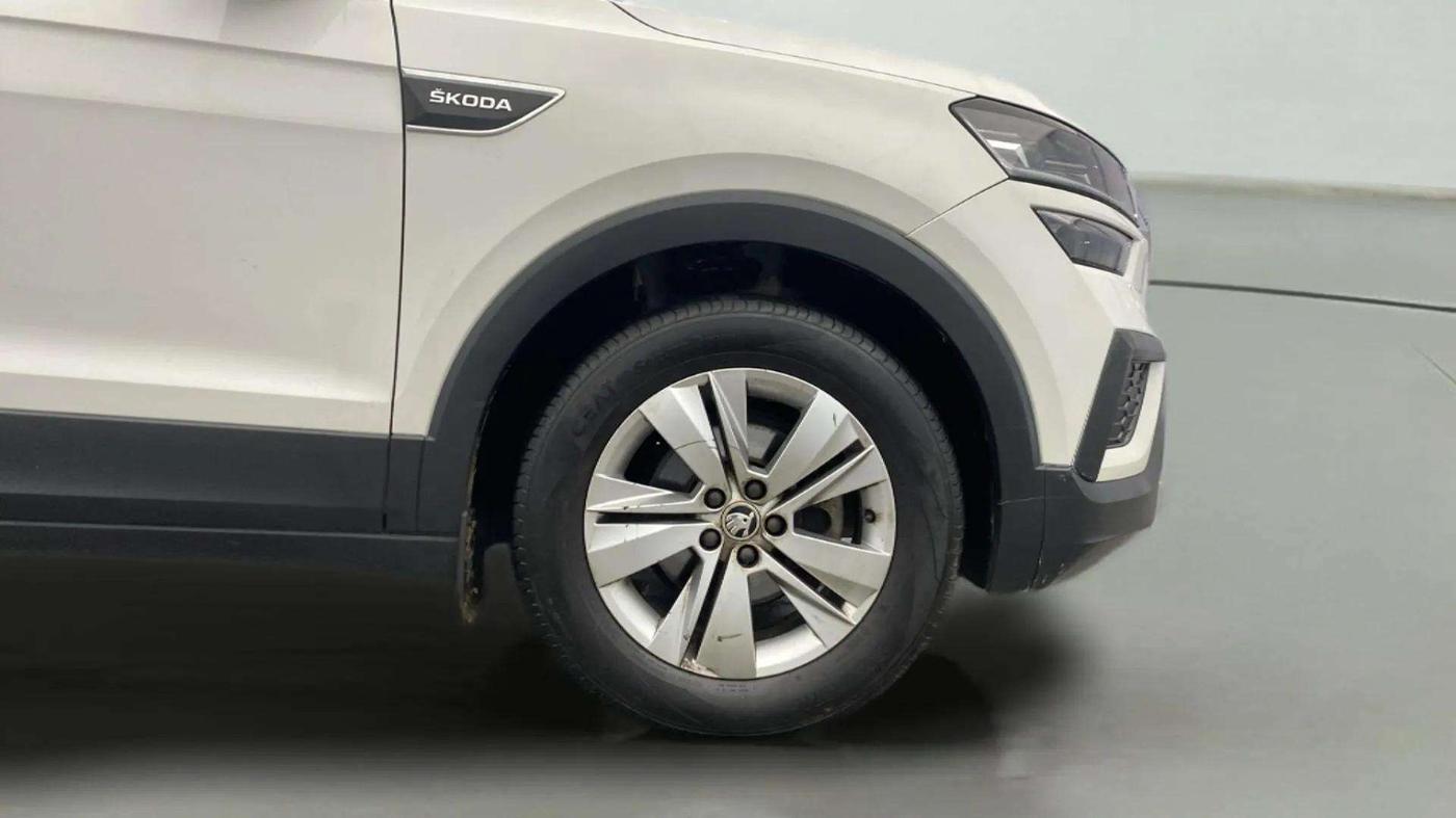 2023 Skoda KUSHAQ AMBITION 1.0L TSI MT, Petrol, Manual, 11,978 km, Right Front Wheel