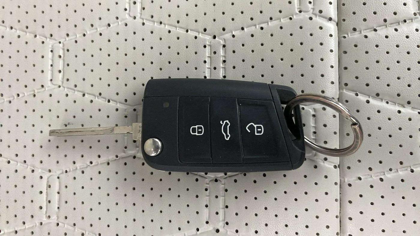 2023 Skoda KUSHAQ AMBITION 1.0L TSI MT, Petrol, Manual, 11,978 km, Key Close Up