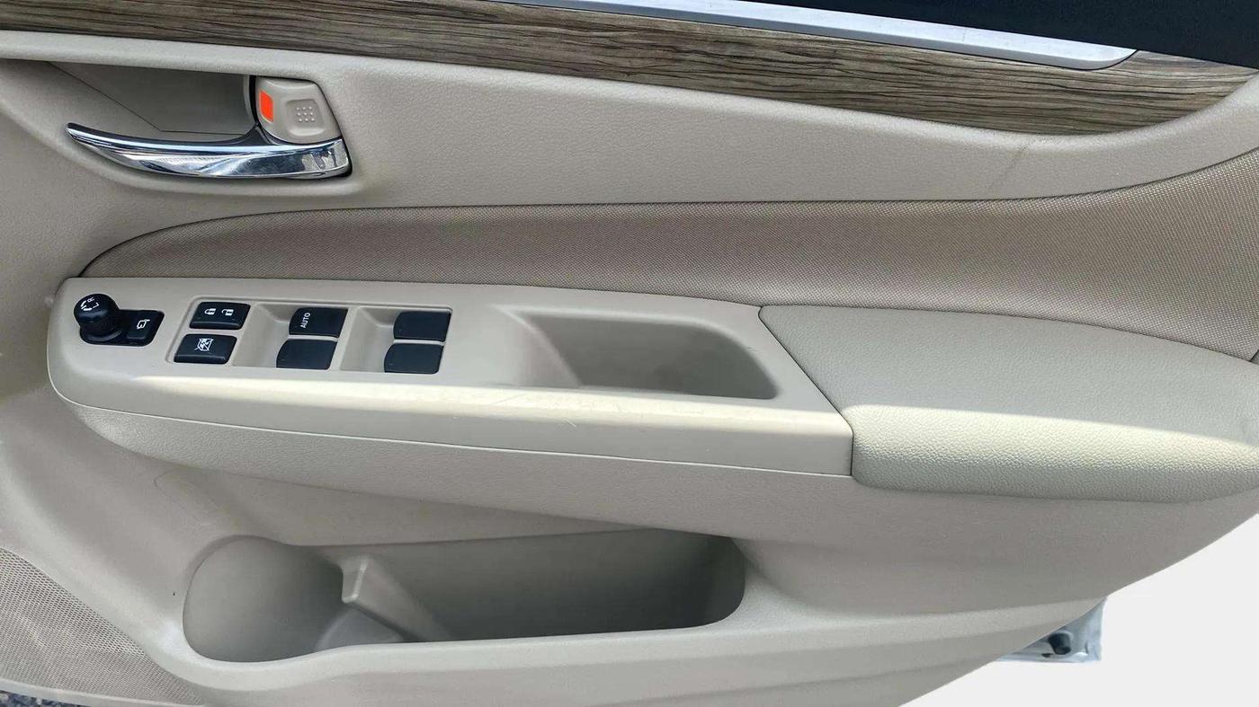 2022 Maruti Ciaz ZETA AT 1.5  SHVS PETROL, Petrol, Automatic, 16,861 km, Driver Side Door Panels Control