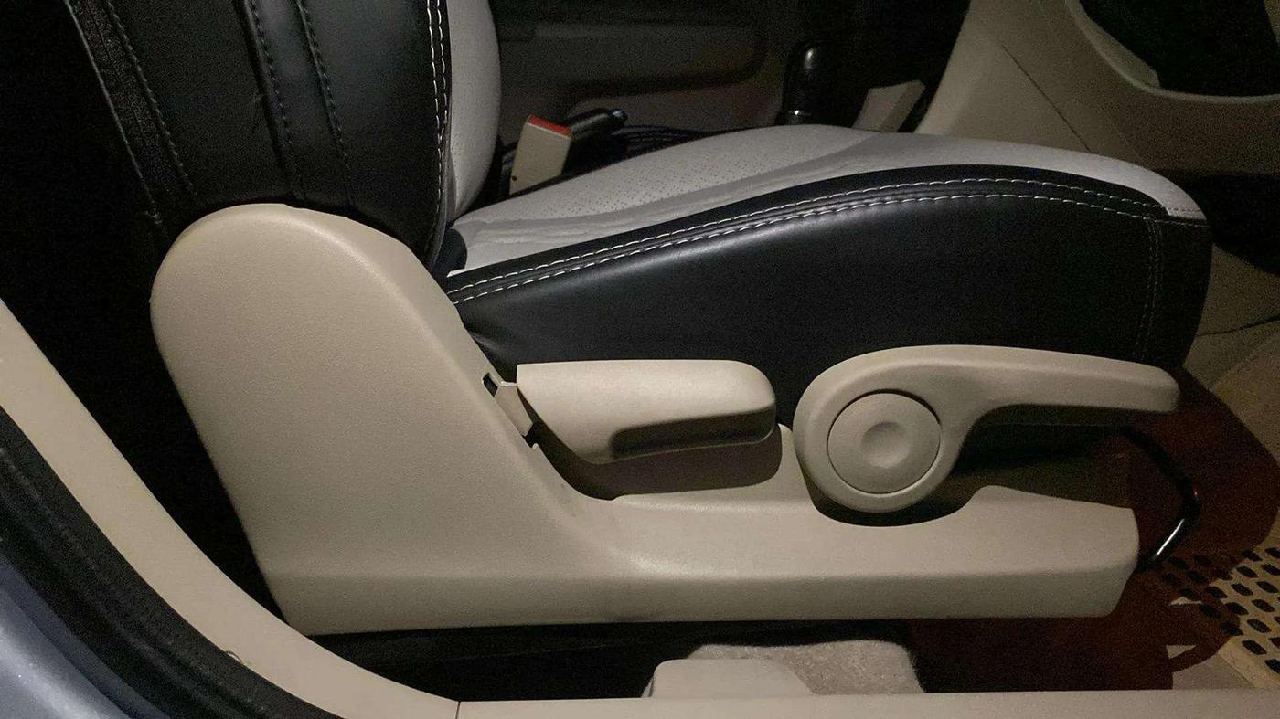 2022 Maruti Ciaz ZETA AT 1.5  SHVS PETROL, Petrol, Automatic, 16,861 km, Driver Side Adjustment Panel