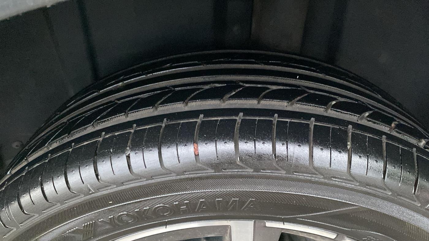 2022 Maruti Ciaz ZETA AT 1.5  SHVS PETROL, Petrol, Automatic, 16,861 km, Left Front Tyre Tread