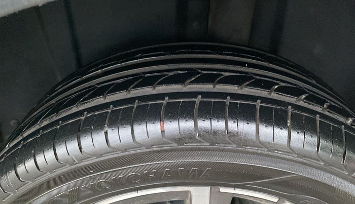 2022 Maruti Ciaz ZETA AT 1.5  SHVS PETROL, Petrol, Automatic, 16,843 km, Left Front Tyre Tread