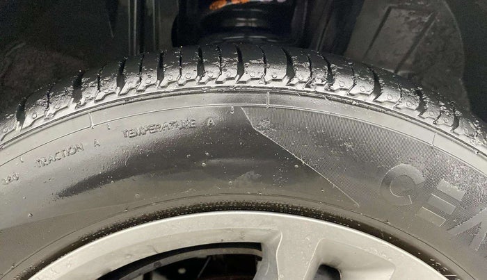 2019 Renault TRIBER RXZ, Petrol, Manual, 34,756 km, Right Front Tyre Tread