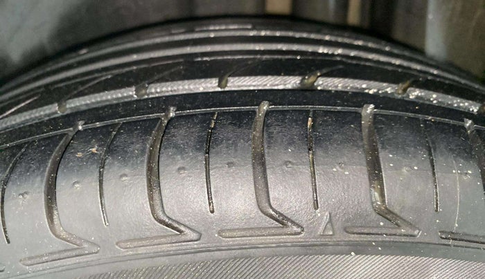 2016 Maruti Ciaz ZXI+, Petrol, Manual, 1,18,282 km, Left Rear Tyre Tread