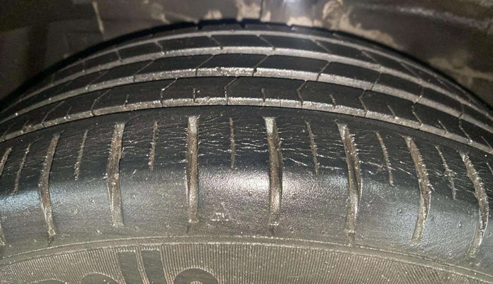 2018 Maruti Ciaz ALPHA  AT 1.4  PETROL, Petrol, Automatic, 37,729 km, Left Front Tyre Tread