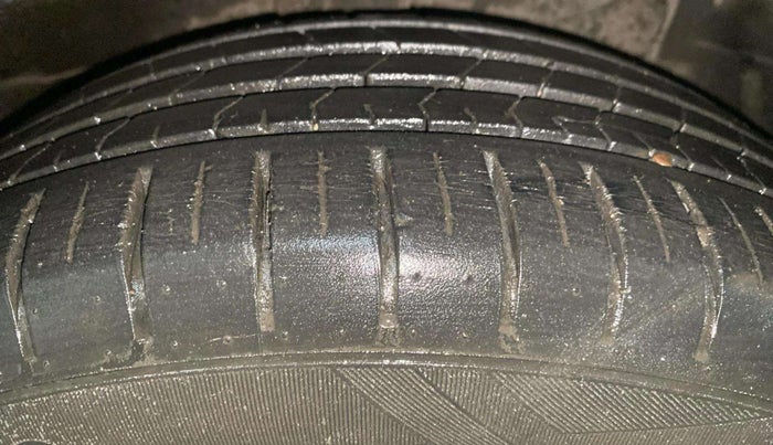 2018 Maruti Ciaz ALPHA  AT 1.4  PETROL, Petrol, Automatic, 37,729 km, Right Front Tyre Tread