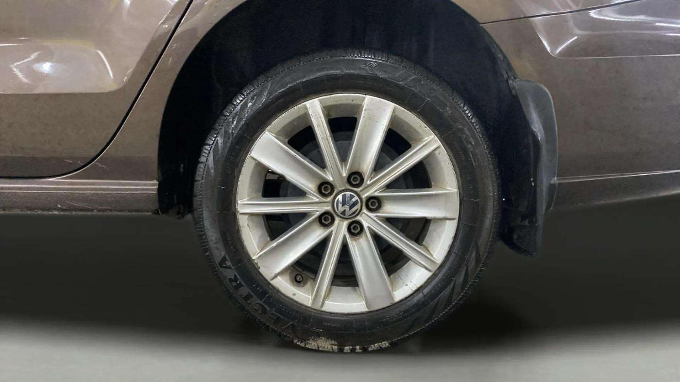 2017 Volkswagen Vento HIGHLINE PLUS 1.2 AT 16 ALLOY, Petrol, Automatic, 40,549 km, Left Rear Wheel
