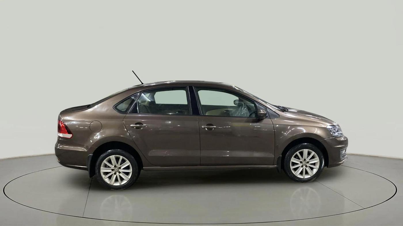 2017 Volkswagen Vento HIGHLINE PLUS 1.2 AT 16 ALLOY, Petrol, Automatic, 40,549 km, Right Side View
