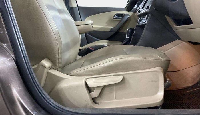 2017 Volkswagen Vento HIGHLINE PLUS 1.2 AT 16 ALLOY, Petrol, Automatic, 40,549 km, Driver Side Adjustment Panel