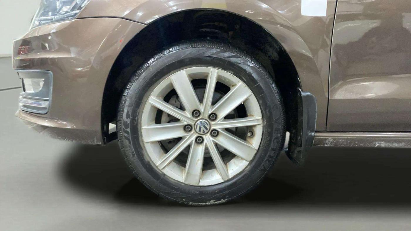2017 Volkswagen Vento HIGHLINE PLUS 1.2 AT 16 ALLOY, Petrol, Automatic, 40,549 km, Left Front Wheel