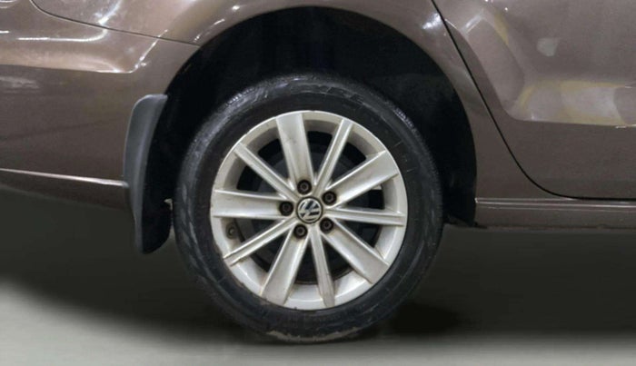 2017 Volkswagen Vento HIGHLINE PLUS 1.2 AT 16 ALLOY, Petrol, Automatic, 40,549 km, Right Rear Wheel