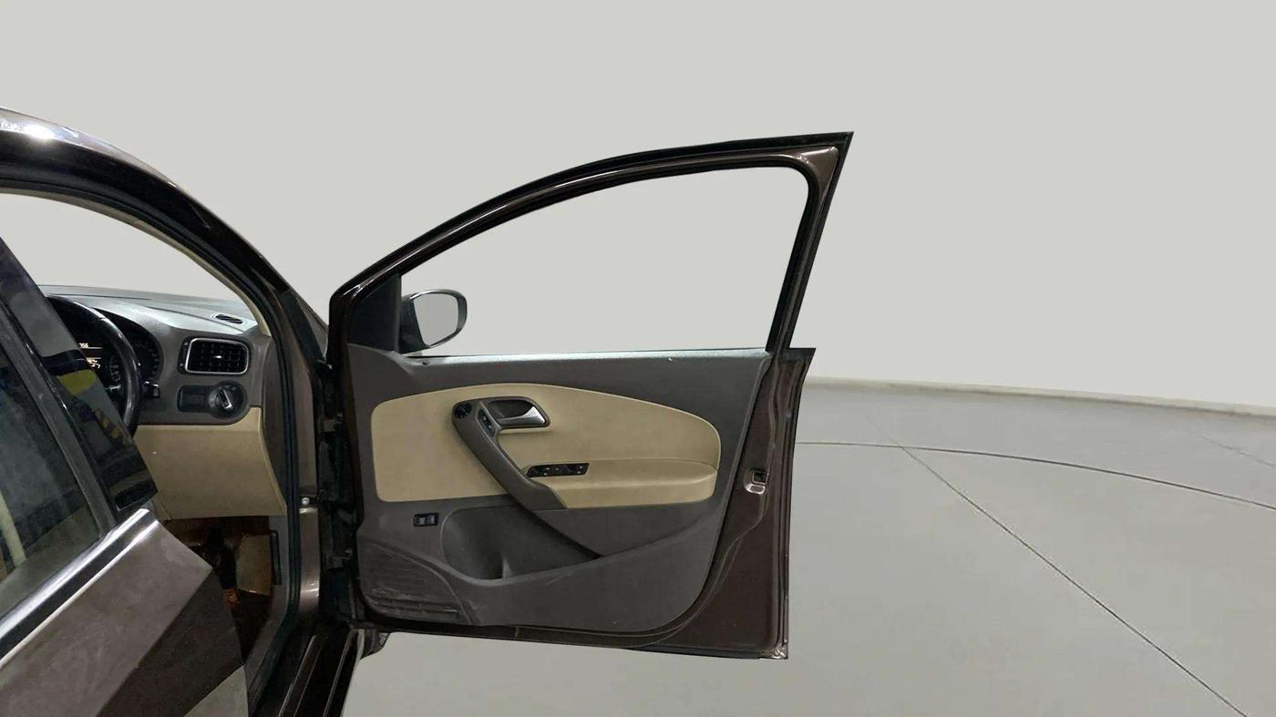 2017 Volkswagen Vento HIGHLINE PLUS 1.2 AT 16 ALLOY, Petrol, Automatic, 40,549 km, RHS Front Door